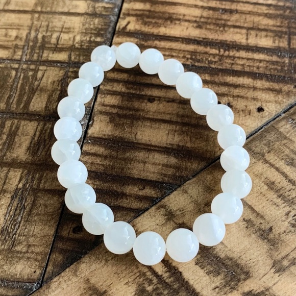 8mm Moonstone Chakra Stretch Bead Bracelet - Picture 4 of 10